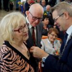 19.11.2019. Kielce. Wręczenia medali za długoletnie pożycie małżeńskie. Na zdjęciu (od lewej): Alicja Pamuła, Marian Pamuła i Bogdan Wenta - prezydent Kielc / Piotr Kwaśniewski / Radio Kielce