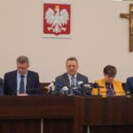 20.11.2019. Kielce. Konferencja prasowa w Urzędzie Miasta Kielce. Na zdjęciu (od lewej): Marcin Różycki - wiceprezydent Kielc, Bogdan Wenta - prezydent Kielc, Mariusz Gołaszewski - prezes Aesco Group, Danuta Papaj - wiceprezydent Kielc i Arkadiusz Kubiec - wiceprezydent Kielc / Piotr Kwaśniewski / Radio Kielce