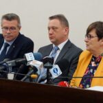 20.11.2019. Kielce. Konferencja prasowa w Urzędzie Miasta Kielce. Na zdjęciu (od lewej): Bogdan Wenta - prezydent Kielc, Mariusz Gołaszewski - prezes Aesco Group i Danuta Papaj - wiceprezydent Kielc / Piotr Kwaśniewski / Radio Kielce