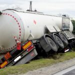 04.11.2019. Wola Morawicka. Wypadek z udziałem dwóch samochodów osobowych i ciężarówki / Piotr Kwaśniewski / Radio Kielce