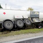 04.11.2019. Wola Morawicka. Wypadek z udziałem dwóch samochodów osobowych i ciężarówki / Piotr Kwaśniewski / Radio Kielce