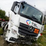 04.11.2019. Wola Morawicka. Wypadek z udziałem dwóch samochodów osobowych i ciężarówki / Piotr Kwaśniewski / Radio Kielce