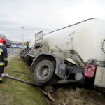 04.11.2019. Wola Morawicka. Wypadek z udziałem dwóch samochodów osobowych i ciężarówki / Piotr Kwaśniewski / Radio Kielce