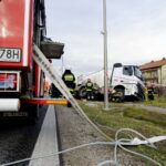 04.11.2019. Wola Morawicka. Wypadek z udziałem dwóch samochodów osobowych i ciężarówki / Piotr Kwaśniewski / Radio Kielce