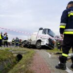 04.11.2019. Wola Morawicka. Wypadek z udziałem dwóch samochodów osobowych i ciężarówki / Piotr Kwaśniewski / Radio Kielce