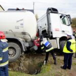 04.11.2019. Wola Morawicka. Wypadek z udziałem dwóch samochodów osobowych i ciężarówki / Piotr Kwaśniewski / Radio Kielce