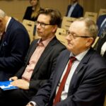 04.11.2019. Kielce. Spotkanie podsumowujące prace w zakresie diagnozy stanu województwa świętokrzyskiego. Na zdjęciu (od lewej): Mariusz Olszewski - Departament Edukacji, Sportu i Turystyki w Urzędzie Marszałkowskim Województwa Świętokrzyskiego i Andrzej Michalski - dyrektor świętokrzyskiego oddziału PFRON / Piotr Kwaśniewski / Radio Kielce