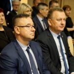 04.11.2019. Kielce. Spotkanie podsumowujące prace w zakresie diagnozy stanu województwa świętokrzyskiego. Na zdjęciu (od lewej): Sławomir Kopacz - wójt gminy Bieliny i Robert Jaworski - burmistrz gminy i miasta Chęciny / Piotr Kwaśniewski / Radio Kielce