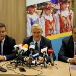 25.11.2019. Kielce. Starostwo Powiatowe w Kielcach podsumowało rok pracy samorządu. Na zdjęciu (od lewej): Na zdjęciu (od lewej): Cezary Majcher - członek zarządu powiatu w Kielcach, Jacek Kuzia - przewodniczący Rady Powiatu w Kielcach i Mirosław Gębski - starosta kielecki / Piotr Kwaśniewski / Radio Kielce