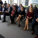 26.11.2019. Kielce. Podpisanie listu intencyjnego o współpracy dotyczącej rozbudowy systemu centralnej ciepłej wody oraz likwidacji piecyków gazowych. Na zdjęciu (od lewej): Dariusz Kozak - dyrektor oddziału PGE Energia Ciepła S.A. Elektrociepłowni w Kielcach, Jan Karwasiński - prezes MPEC w Kielcach, Bogdan Wenta - prezydent Kielc, Danuta Papaj - wiceprezydent Kielc, Agata Wojtyszek - poseł PiS, Anna Krupka - poseł PiS i Krzysztof Słoń - senator PiS / Piotr Kwaśniewski / Radio Kielce