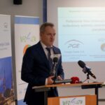 26.11.2019. Kielce. Podpisanie listu intencyjnego o współpracy dotyczącej rozbudowy systemu centralnej ciepłej wody oraz likwidacji piecyków gazowych. Na zdjęciu: Dariusz Kozak - dyrektor oddziału PGE Energia Ciepła S.A. Elektrociepłowni w Kielcach / Piotr Kwaśniewski / Radio Kielce