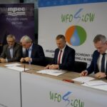 26.11.2019. Kielce. Podpisanie listu intencyjnego o współpracy dotyczącej rozbudowy systemu centralnej ciepłej wody oraz likwidacji piecyków gazowych. Na zdjęciu (od lewej): Grzegorz Popa - dyrektor MPEC w Kielcach, Jan Karwasiński - prezes MPEC w Kielcach, Ryszard Gliwiński - prezes zarządu Wojewódzkiego Funduszu Ochrony Środowiska i Gospodarki Wodnej i Dariusz Kozak - dyrektor oddziału PGE Energia Ciepła S.A. Elektrociepłowni w Kielcach / Piotr Kwaśniewski / Radio Kielce