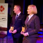 28.11.2019. Kielce. Obchody 30-lecia kieleckiej Caritas. Gala jubileuszowa. Na zdjęciu (od lewej): Zbigniew Koniusz - wojewoda świętokrzyski i Renata Janik - wicemarszałek województwa świętokrzyskiego / Piotr Kwaśniewski / Radio Kielce