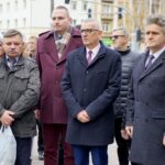 29.11.2019. Kielce. 189. rocznica wybuchu powstania listopadowego. Na zdjęciu (od lewej): Andrzej Wilkosz, Michał Warszawski - dyrektor Wydziału Bezpieczeństwa i Zarządzania Kryzysowego Świętokrzyskiego Urzędu Wojewódzkiego w Kielcach, Sławomir Stachura - dyrektor Kancelarii Prezydenta Kielc i Krzysztof Słoń - senator PiS / Piotr Kwaśniewski / Radio Kielce