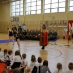 08.11.2019 Kielce. Narodowe śpiewanie hymnu w III LO im. C.K. Norwida w Kielcach / Piotr Kwaśniewski / Radio Kielce