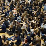 08.11.2019 Kielce. Narodowe śpiewanie hymnu w III LO im. C.K. Norwida w Kielcach / Piotr Kwaśniewski / Radio Kielce