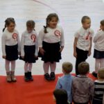 08.11.2019 Kielce. Narodowe śpiewanie hymnu w III LO im. C.K. Norwida w Kielcach / Piotr Kwaśniewski / Radio Kielce