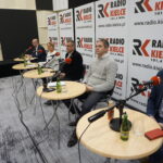 10.11.2019 Kielce. Studio Polityczne Radia Kielce. Na zdjęciu od lewej: Piotr Wawrzyk – wiceminister spraw zagranicznych, Anna Myślińska – kielecka radna, KO-PO, Wojciech Zapała – konfederacja Wolność i Niepodległość – Ruch Narodowy, europoseł Adam Jarubas -PSL- Koalicja Polska,  Andrzej Szejna - SLD / Aneta Cielibała-Gil / Radio Kielce