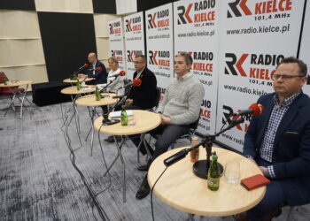 10.11.2019 Kielce. Studio Polityczne Radia Kielce. Na zdjęciu od lewej: Piotr Wawrzyk – wiceminister spraw zagranicznych, Anna Myślińska – kielecka radna, KO-PO, Wojciech Zapała – konfederacja Wolność i Niepodległość – Ruch Narodowy, europoseł Adam Jarubas -PSL- Koalicja Polska,  Andrzej Szejna - SLD / Aneta Cielibała-Gil / Radio Kielce