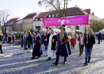 Główne obchody Święta Młodego Wina w Sandomierzu - Radio Kielce 16.11.2019. Sandomierz. Festiwal Młodego Wina / Piotr Kwaśniewski / Radio Kielce
