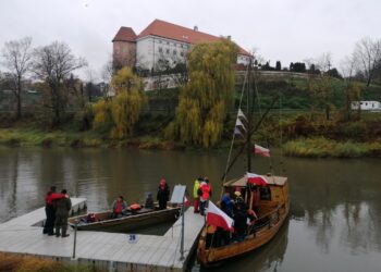 11.11.2019 Sandomierz. Flis Niepodległości / Grażyna Szlęzak-Wójcik / Radio Kielce