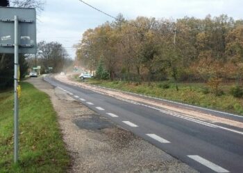 06.11.2019. Oleista substancja na drodze wojewódzkiej 767 relacji Busko-Pińczów / KPP Busko-Zdrój