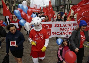 16.11.2019 Kielce. Marsz Szlachetnej Paczki / Jarosław Kubalski / Radio Kielce