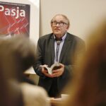 20.11.2019 Kielce. Literackie Zaduszki zorganizowane przez Związek Literatów Polskich. Na zdjęciu Stanisław Nyczaj - prezes Związku Literatów Polskich / Jarosław Kubalski / Radio Kielce
