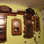 02.11.2019 Skalbmierz. Kolekcja zegarów Zenona Skrobacza / Marta Gajda / Radio Kielce