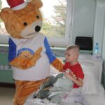 27.11.2019. Kielce. Dzieci z oddziału onkohematologicznego otrzymały pluszowe maskotki / Krzysztof Bujnowicz / Radio Kielce