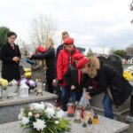 02.11.2019. Busko-Zdrój. Kwesta na buskim cmentarzu parafialnym / Marta Gajda