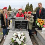 02.11.2019. Busko-Zdrój. Kwesta na buskim cmentarzu parafialnym / Marta Gajda