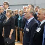 08.11.2019 Chroberz. Obchody 70-lecia istnienia Zespołu Szkół Centrum Kształcenia Rolniczego. Na zdjęciu (trzeci od lewej): ks. bp Andrzej Kaleta - biskup pomocniczy diecezji kieleckiej, Szymon Giżyński - Sekretarz Stanu w Ministerstwie Rolnictwa i Rozwoju Wsi, Anna Lach - dyrektor Zespołu Szkół Centrum Kształcenia Rolniczego w Chrobrzu / Marta Gajda / Radio Kielce