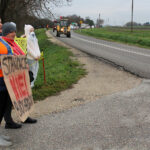 14.11.2019. Sielec Biskupi. Protest przeciwko planom budowy biogazowni / Marta Gajda / Radio Kielce