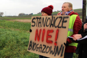 14.11.2019. Sielec Biskupi. Protest przeciwko planom budowy biogazowni / Marta Gajda / Radio Kielce