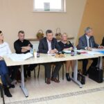 19.11.2019. Złota. Protest ws. reorganizacji szkół podstawowych w Miernowie i Chrobrzu / Marta Gajda / Radio Kielce