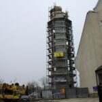 25.11.2019. Busko-Zdrój. Budowa dzwonnicy przy kościele św. Brata Alberta / Marta Gajda / Radio Kielce