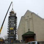 25.11.2019. Busko-Zdrój. Budowa dzwonnicy przy kościele św. Brata Alberta / Marta Gajda / Radio Kielce