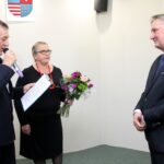 26.11.2019 Pińczów. Uroczysta sesja rady powiatu. Pożegnanie Zbigniewa Koniusza, który został wojewodą świętokrzyskim. Na zdjęciu (od lewej): Ireneusz Gołuszka – przewodniczący rady powiatu, Irena Moskwa - wiceprzewodnicząca rady powiatu i Zbigniew Koniusz - wojewoda świętokrzyski / Marta Gajda / Radio Kielce