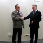 26.11.2019 Pińczów. Uroczysta sesja rady powiatu. Pożegnanie Zbigniewa Koniusza, który został wojewodą świętokrzyskim. Na zdjęciu (od lewej): Szczepan Bujny, który zastąpi Zbigniewa Koniusza w radzie i Zbigniew Koniusz - wojewoda świętokrzyski / Marta Gajda / Radio Kielce