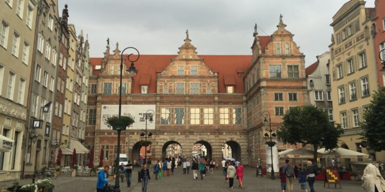 RADIO GDAŃSK. Co dalej z remontem Drogi Królewskiej? Kolejny przetarg nie przyniósł wykonawcy badań archeologicznych terenu - Radio Kielce Robert Felczak / Radio Kielce