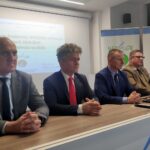 28.11.2019. Kielce. Na zdjęciu (od lewej): Grzegorz Socha - wiceprezes Wojewódzkim Funduszu Ochrony Środowiska i Gospodarki Wodnej, senator Krzysztof Słoń, Ryszard Gliwiński, prezes Wojewódzkiego Funduszu Ochrony Środowiska, Marek Szary, przewodniczący rady nadzorczej Wojewódzkiego Funduszu Ochrony Środowiska i Hubert Żądło - wójt Bałtowa / Izabela Mortas / Radio Kielce