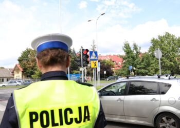 Policja sprawdza bezpieczeństwo przy SP nr 15 w Kielcach / Wiktor Dziarmaga / Radio Kielce
