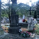 03.11.2019 Sandomierz. Zabytkowe nagrobki na Cmentarzu Katedralnym w Sandomierzu / Grażyna Szlęzak-Wójcik / Radio Kielce