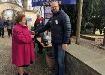 03.11.2019 Sandomierz. Kwesta na Cmentarzu Katedralnym / Grażyna Szlęzak-Wójcik / Radio Kielce