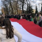 11.11.2019 Koprzywnica. Obchody Święta Niepodległości. Masz z wielką biało-czerwoną flagą / Grażyna Szlęzak-Wójcik / Radio Kielce