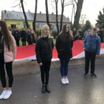 11.11.2019 Koprzywnica. Obchody Święta Niepodległości. Masz z wielką biało-czerwoną flagą / Grażyna Szlęzak-Wójcik / Radio Kielce