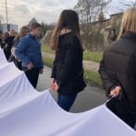 11.11.2019 Koprzywnica. Obchody Święta Niepodległości. Masz z wielką biało-czerwoną flagą / Grażyna Szlęzak-Wójcik / Radio Kielce