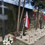 11.11.2019 Koprzywnica. Obchody Święta Niepodległości. Masz z wielką biało-czerwoną flagą / Grażyna Szlęzak-Wójcik / Radio Kielce