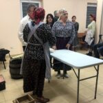 17.11.2019 Chwałki. Dzień Seniora. Widowisko o kiszeniu kapusty. Zespół Ocicanki / Grażyna Szlęzak-Wójcik / Radio Kielce